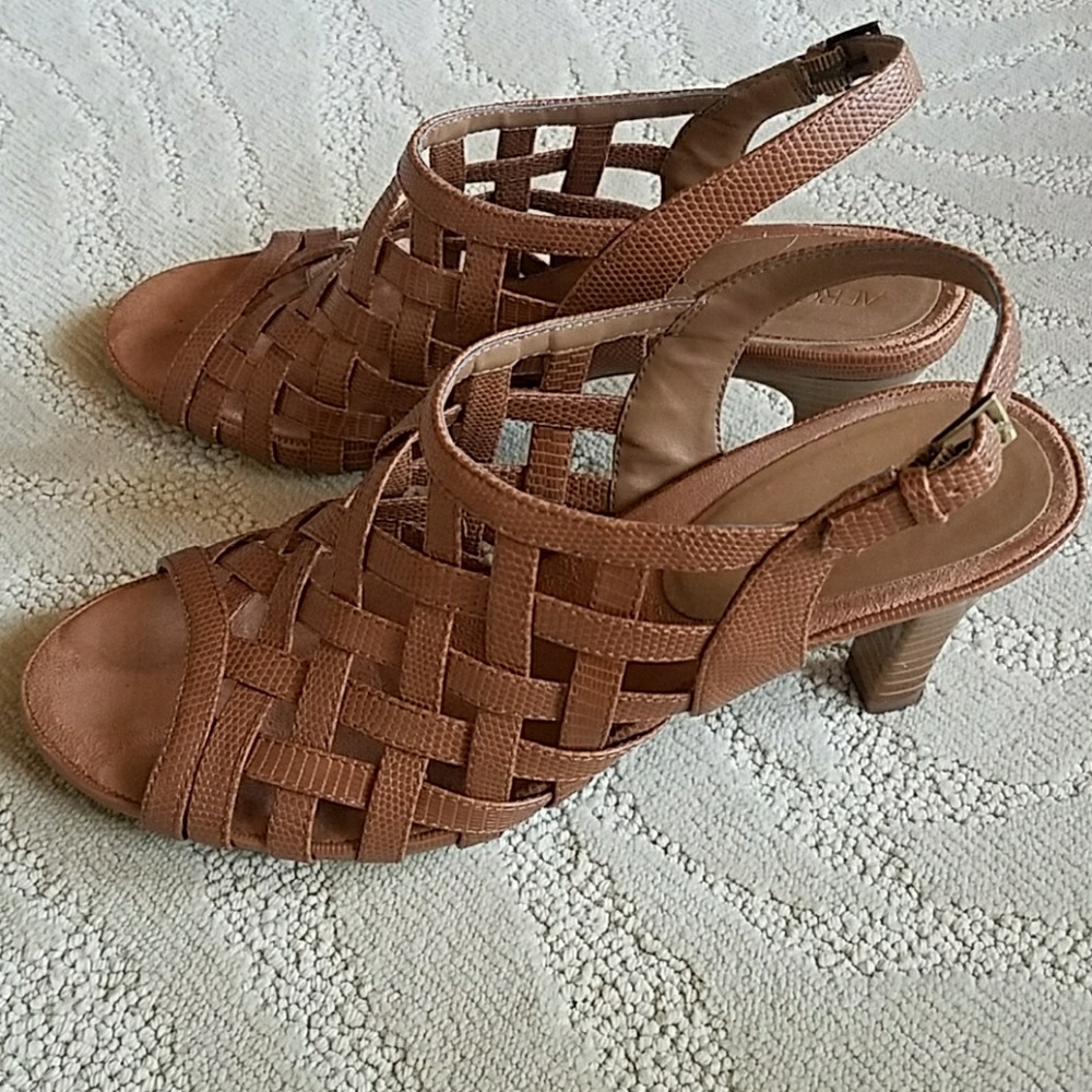Aerosoles tan heels